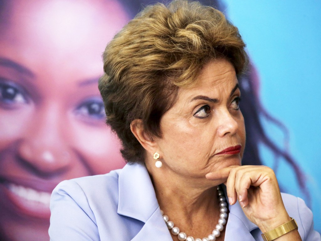 "Sem sombra de dúvidas, é verdade que as contas de luz aumentaram, o que nós lastimamos", disse Dilma