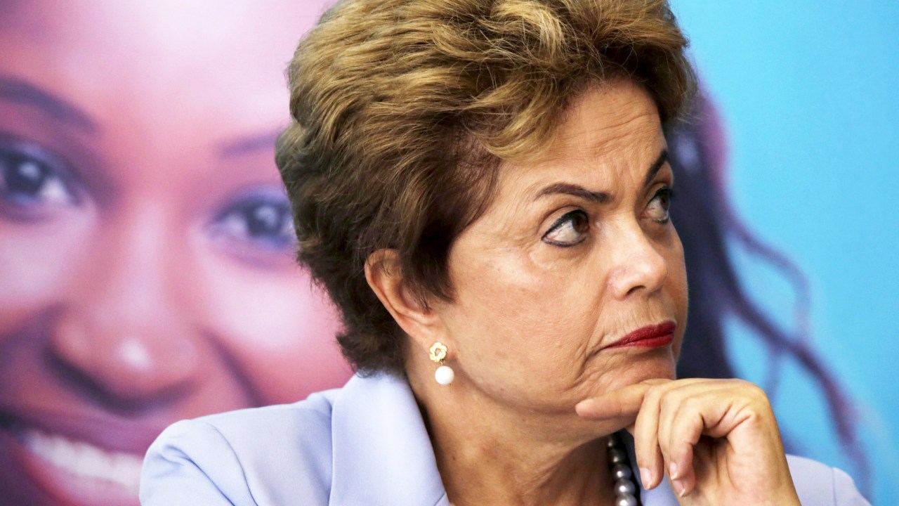 "Sem sombra de dúvidas, é verdade que as contas de luz aumentaram, o que nós lastimamos", disse Dilma