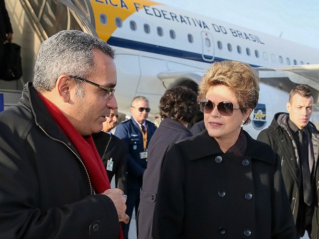 <p>A presidente Dilma Rousseff chega a Paris, França, para participar da 21ª Conferência das Partes da Convenção-Quadro das Nações Unidas sobre Mudança do Clima (COP-21)</p>