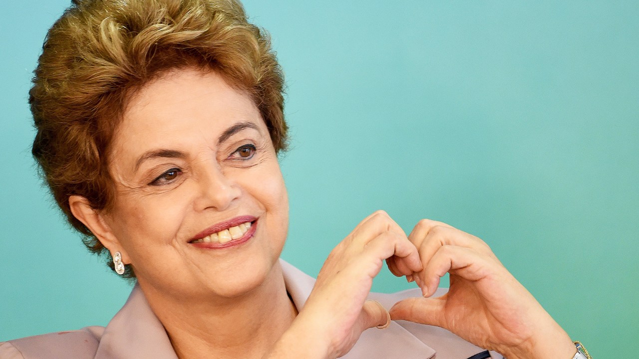 Presidente Dilma Rousseff, durante cerimônia com artistas e intelectuais contra o impeachment, no Palácio do Planalto, em Brasília (DF), nesta quinta-feira (31)