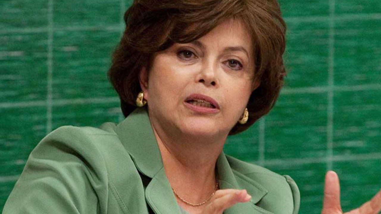 Em agosto de 2009, a ainda ministra Dilma Rousseff participa de evento em Brasília