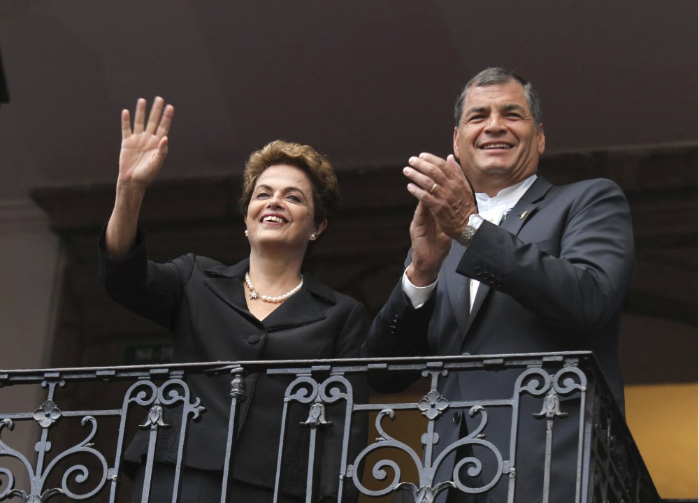 A presidente Dilma Rousseff e seu colega equatoriano Rafael Correa, em Quito