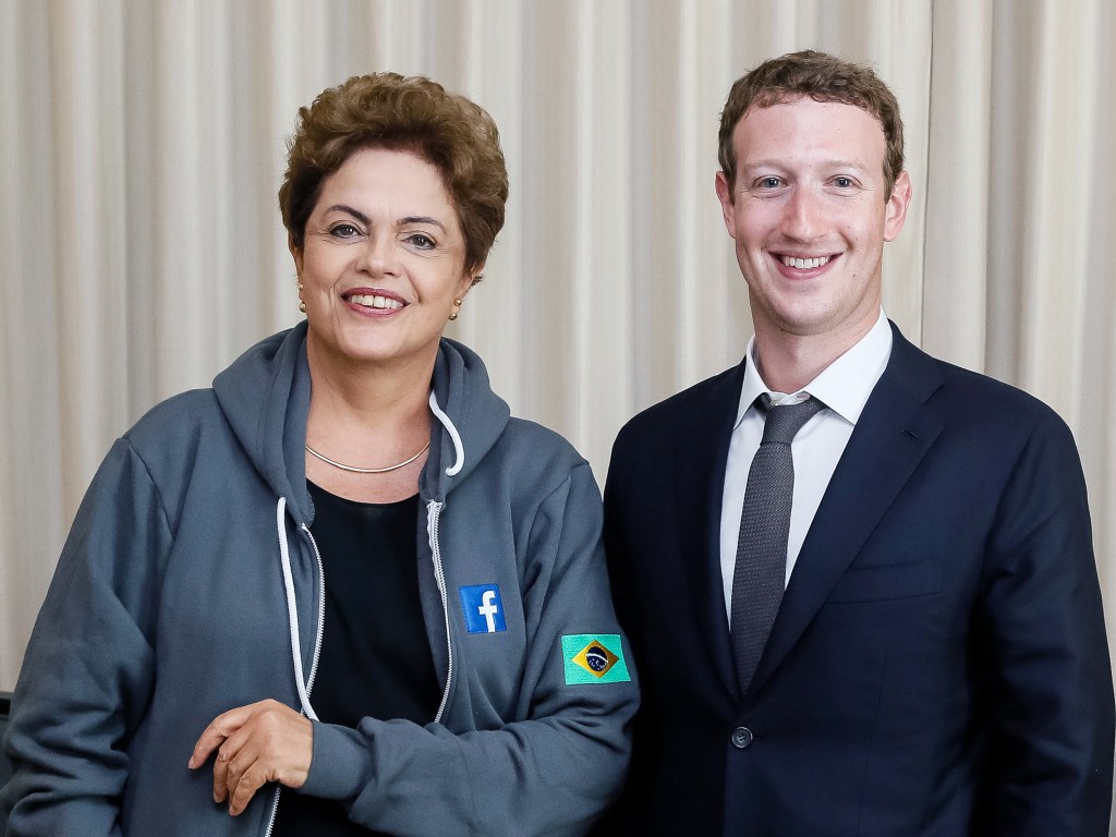 Dilma Rousseff e Zuckerberg: a presidente caiu na lábia do CEO do Facebook e propôs uma parceria para espalhar o Internet.org pelo Brasil