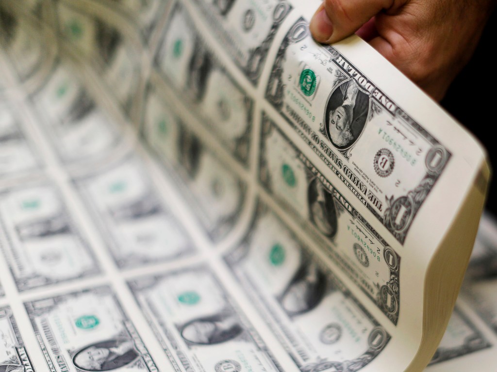 Dólar superou a máxima histórica de R$ 4 na abertura dos negócios nesta terça-feira