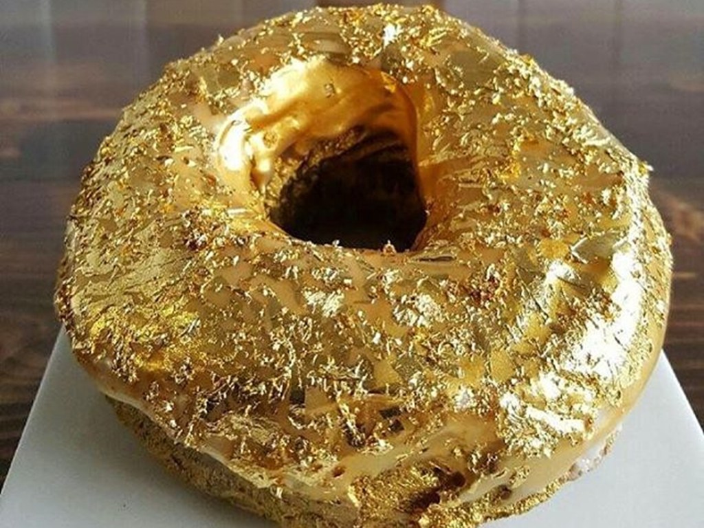 O donut coberto com ouro 24 quilates é vendido por 100 dólares