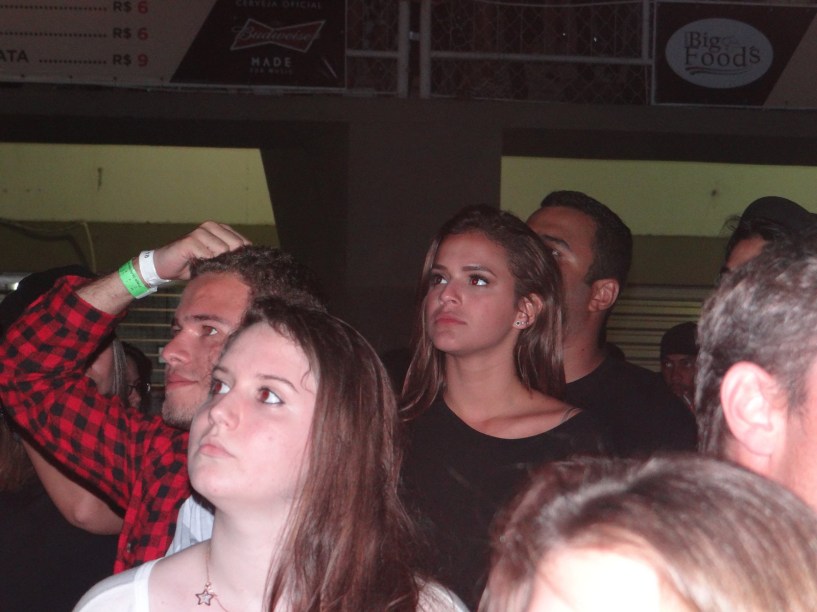 Bruna Marquezine durante o show da cantora Miley Cyrus, no Rio de Janeiro