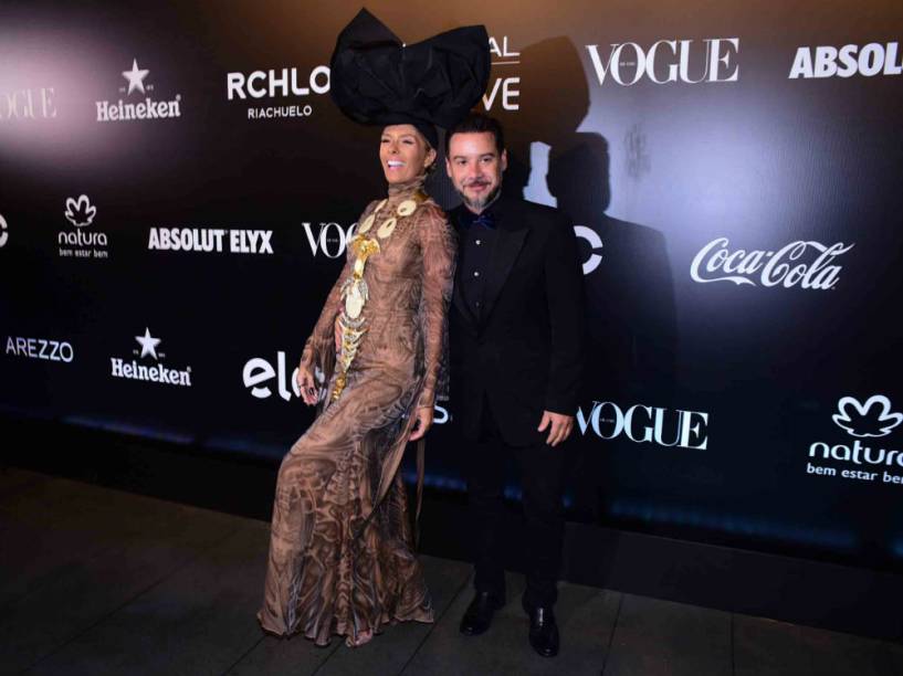 Adriane Galisteu e o marido, Alexandre Iódice, no Baile da Vogue
