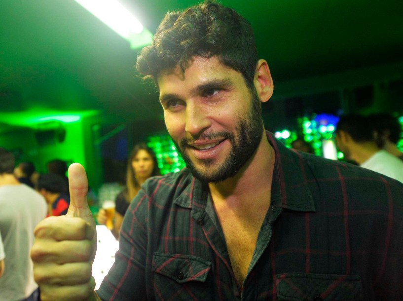 Recém-solteiro, Dudu Azevedo no camarote da Heineken durante o Rock in Rio 2015