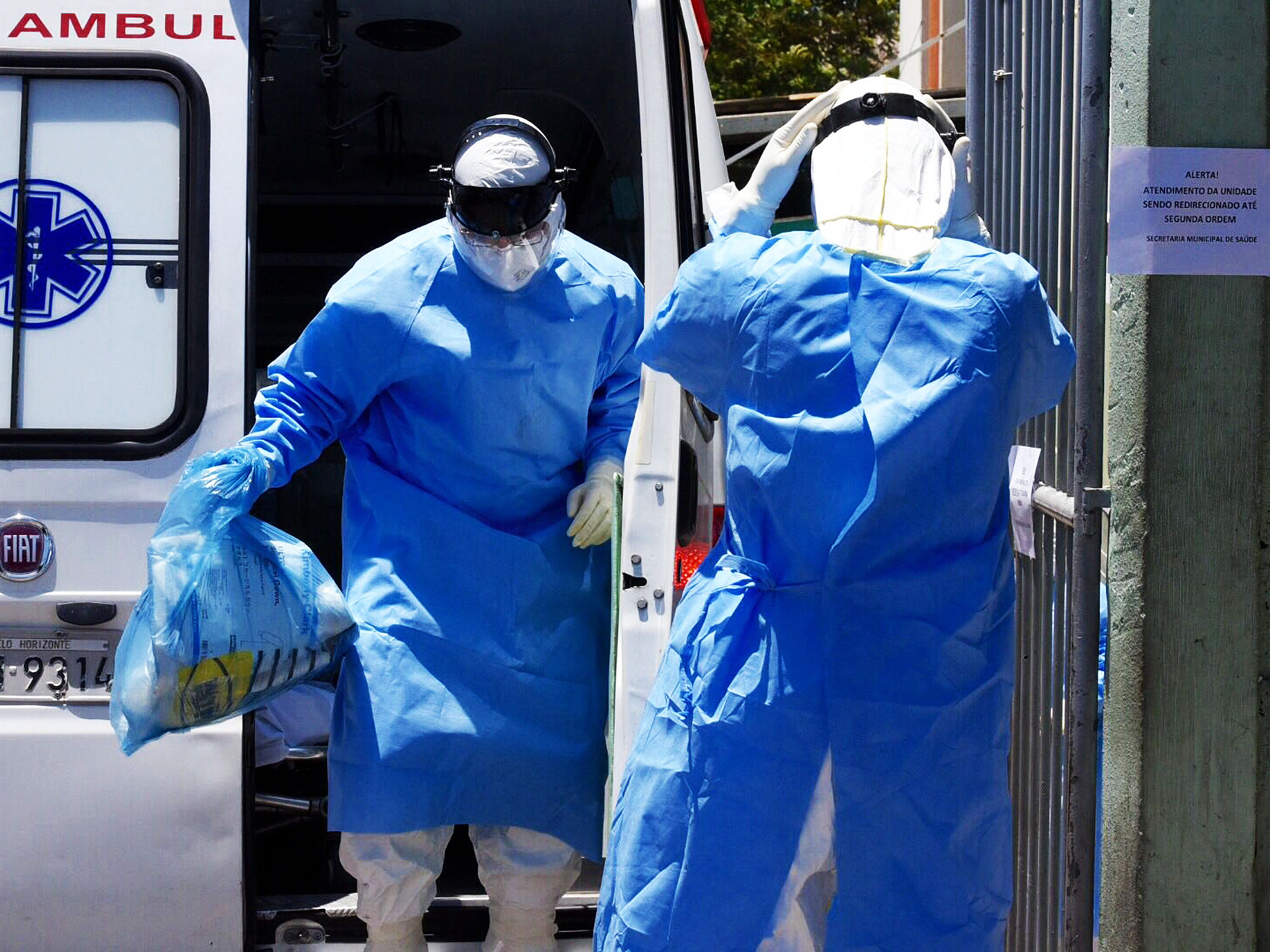 Movimentação na Unidade de Pronto Atendimento (UPA) Pampulha, em Belo Horizonte (MG), que foi isolada após suspeita de um caso de ebola em um paciente que deu entrada no local na noite de ontem (10). O homem chegou da Guiné, na África Ocidental, há duas semanas, com fortes indícios da doença e está em uma área isolada da unidade