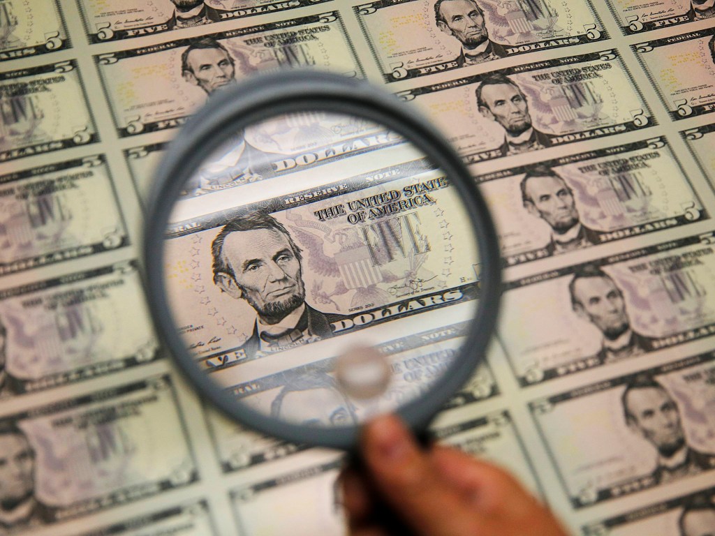Nas últimas quatro sessões, dólar acumula alta de quase 5%