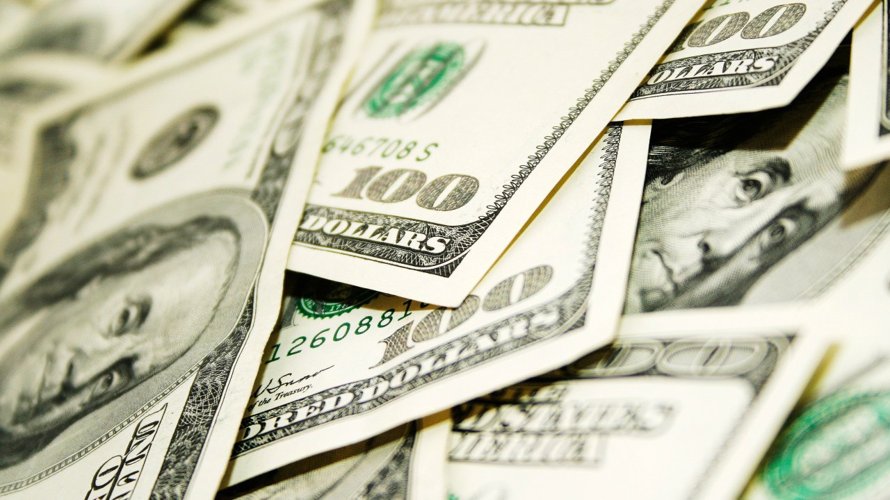 Na máxima do dia, o dólar chegou a ser cotado a 4,1517 reais, segundo a Reuters