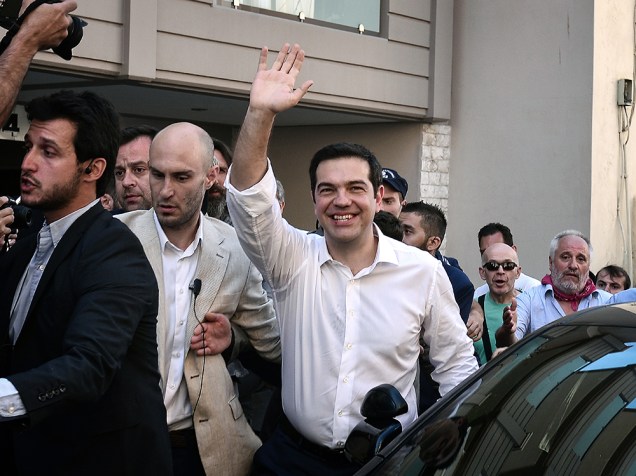 O primeiro-ministro grego, Alexis Tsipras, antes de votar em Atenas, na Grécia