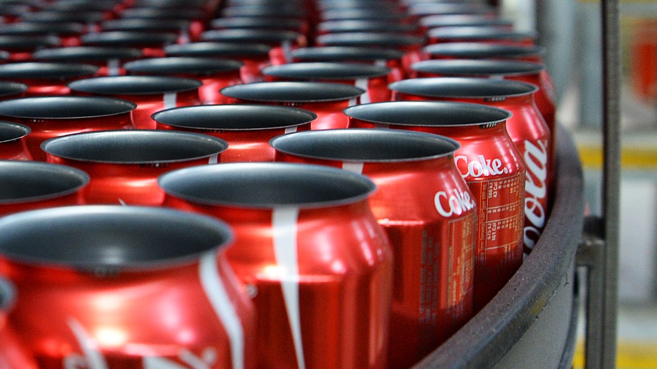 A discussão de como a ONG, financiada pela Coca-Cola, divulgaria estudos orientados pela companhia coloca em evidência a difícil relação entre os pesquisadores e seus financiadores