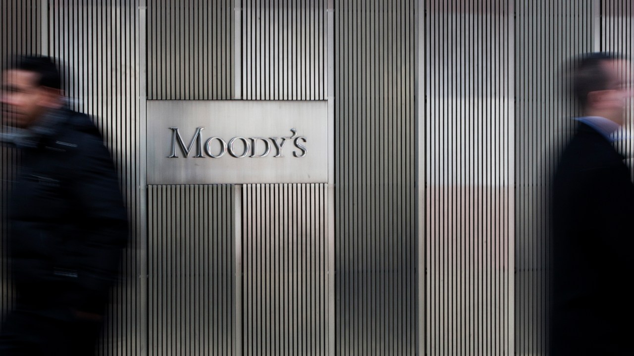 Moody's foi a terceira, das três maiores agências de risco, a rebaixar a nota de crédito do Brasil para grau especulativo