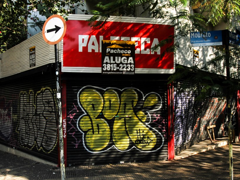 Paleteria fechada na rua Mourato Coelho, na Vila Madalena