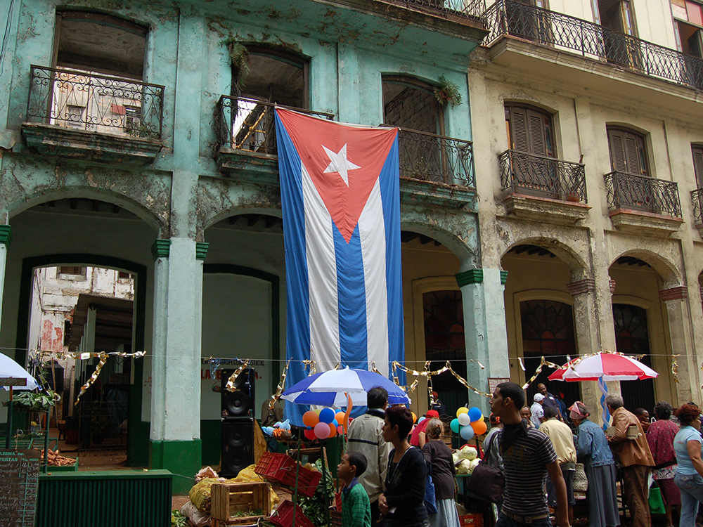Um pequeno mercado de rua é visto em Havana, capital de Cuba