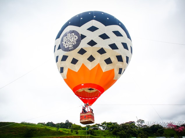 Decoração e atração do sergundo dia do Lollapalooza 2016. O balão foi aberto ao público no final da tarde