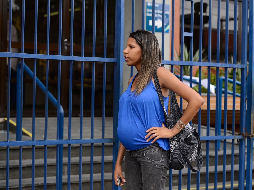 A candidata Luíza Martins de Souza, grávida, não conseguiu correr para evitar o atraso para o primeiro dia de provas do Enem em São Paulo