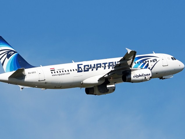Aeronave Airbus A 320-200 da EgyptAir parecida com a que desapareceu nesta quinta-feira (19)