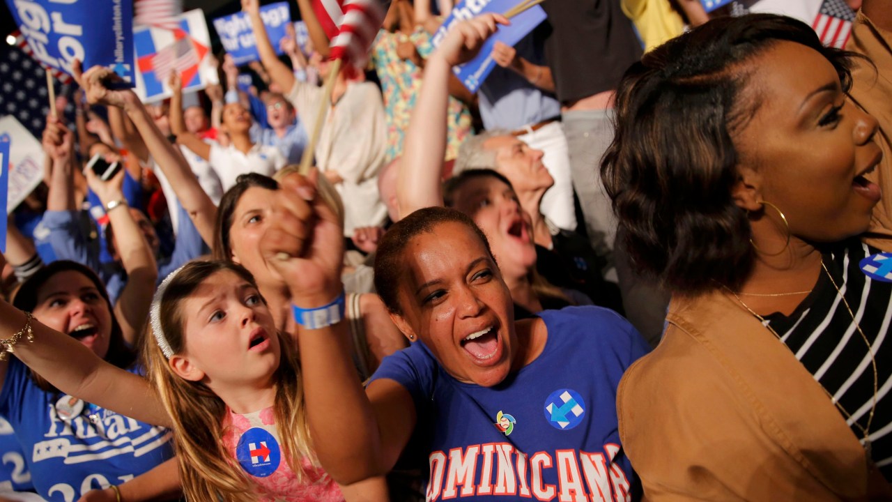Eleitores no comício da pré-candidata democrata Hillary Clinton, Estados Unidos