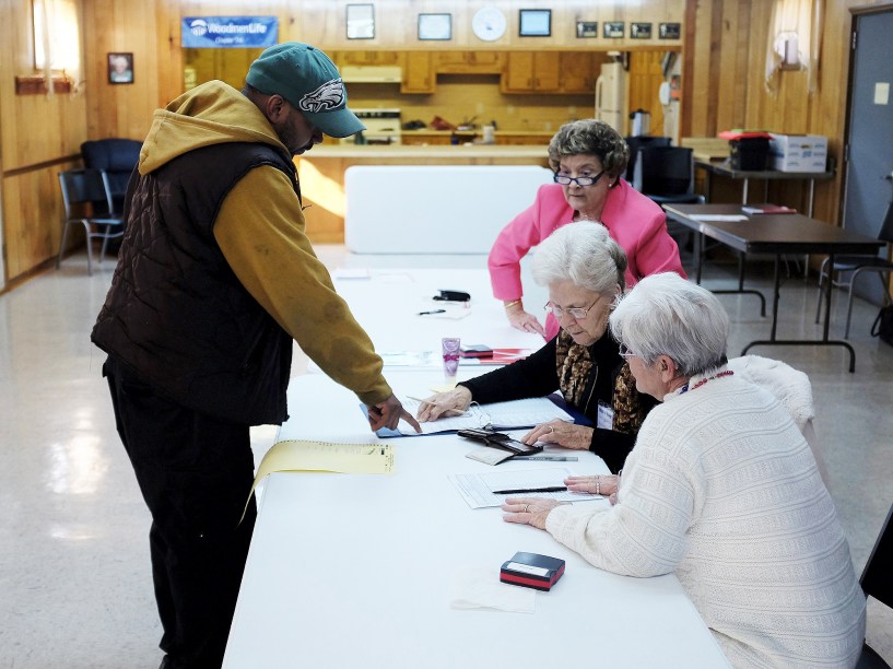 Eleitores durante a votações da "Super Terça", a etapa mais importante do processo de eleições primárias nos Estados Unidos