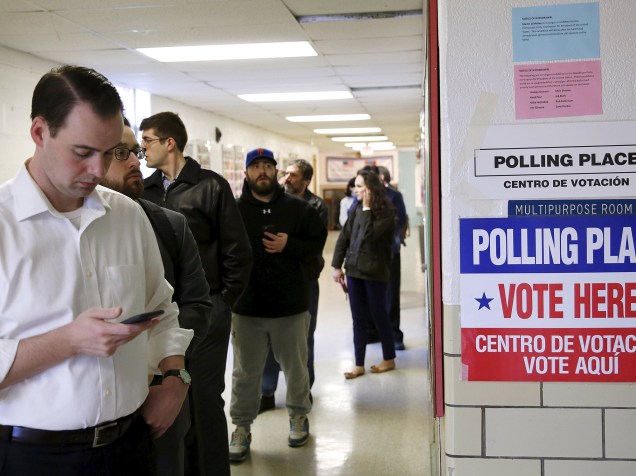 Eleitores na Virgínia fazem fila para votar na Super Terça,  a etapa mais importante do processo de eleições primárias nos Estados Unidos