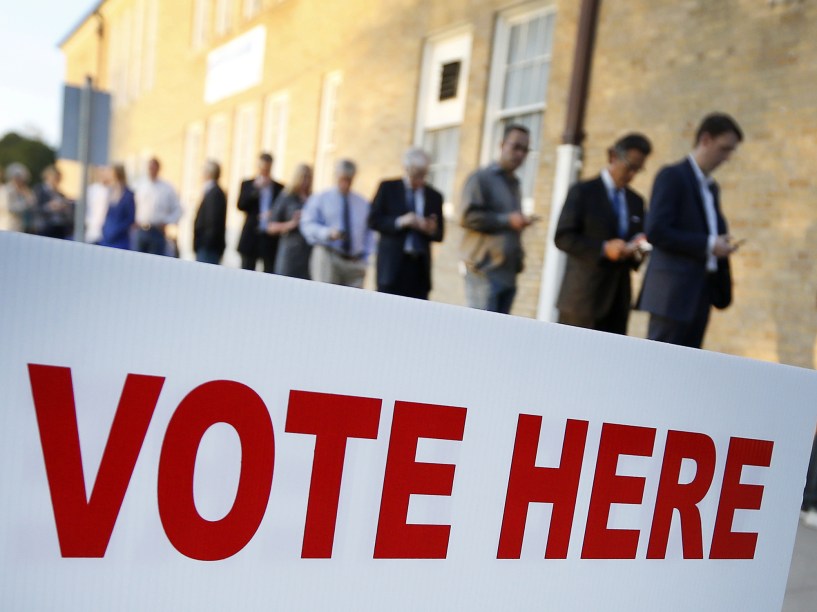 Eleitores na Virgínia fazem fila para votar na Super Terça, a etapa mais importante do processo de eleições primárias nos Estados Unidos