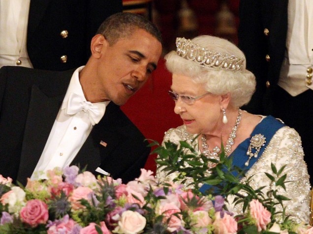O presidente dos Estados Unidos, Barack Obama, e a rainha Elizabeth II, durante jantar no Palácio de Buckingham, em Londres - 24/05/2011