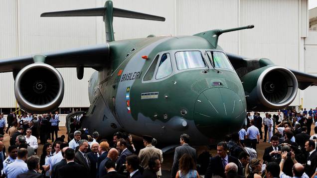 Embraer apresentou nesta terça-feira(21), o primeiro protótipo do cargueiro KC-390. Maior aeronave desenvolvida e produzida no Brasil é resultado de um acordo de US$ 2 bilhões com a Força Aérea Brasileira (FAB)