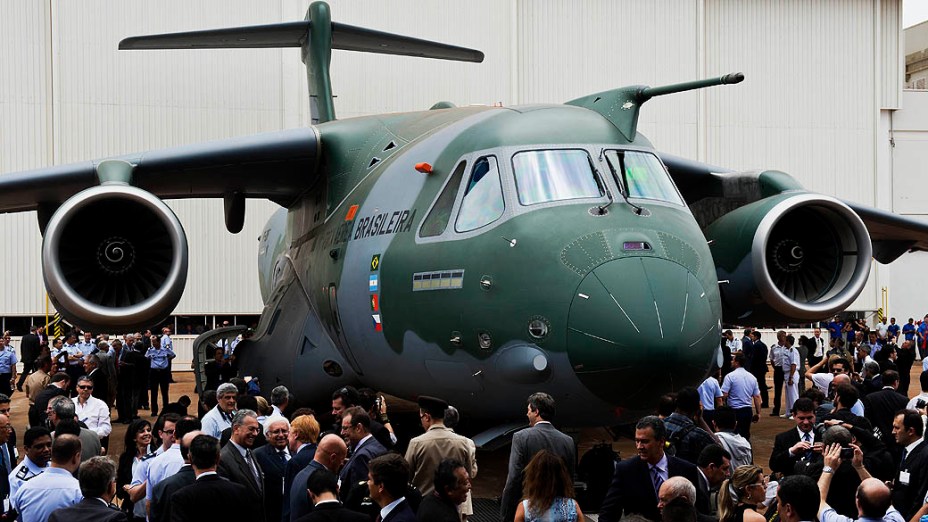 Embraer apresentou nesta terça-feira(21), o primeiro protótipo do cargueiro KC-390. Maior aeronave desenvolvida e produzida no Brasil é resultado de um acordo de US$ 2 bilhões com a Força Aérea Brasileira (FAB)