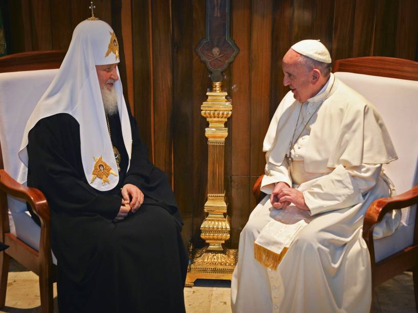Papa Francisco, líder da Igreja Católica e o líder da Igreja Ortodoxa Russa, Patriarca Kirill, conversam, na primeira reunião entre os líderes das igrejas católica e ortodoxa em quase mil anos . Encontro aconteceu na cidade de Havana, em Cuba, nesta sexta (12)