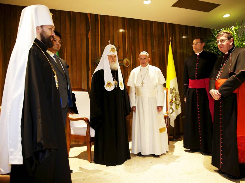 Papa Francisco, líder da Igreja Católica e o líder da Igreja Ortodoxa Russa, Patriarca Kirill, na primeira reunião entre os líderes das igrejas católica e ortodoxa em quase mil anos . Encontro aconteceu na cidade de Havana, em Cuba, nesta sexta (12)