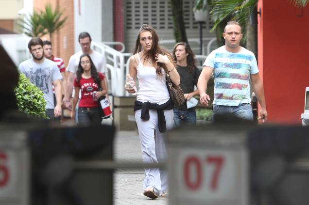 Candidatos deixam o local de prova no primeiro dia do Enem em São Paulo