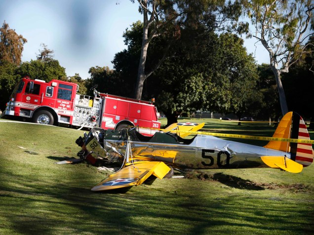 Avião pilotado pelo ator Harrison Ford fez um pouso forçado em um campo de golfe, em Los Angeles, na Califórnia - 05/03/2015