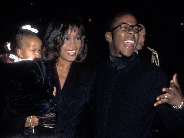 Cantora Whitney Houston, o cantor Bobby Brown e sua filha Bobbi Kristina, em 1994
