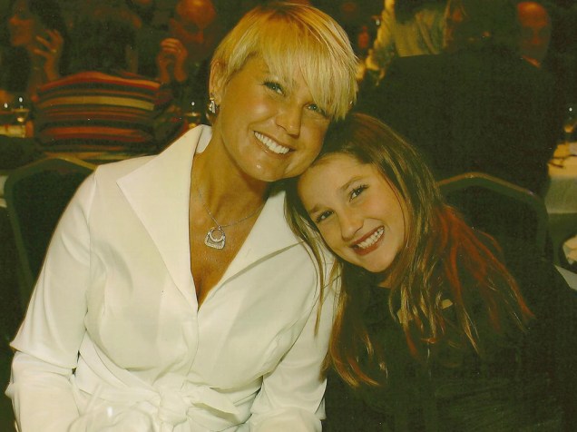 Xuxa Meneghel com a filha, Sasha, durante homenagem recebida pelo trabalho realizado na Fundação Xuxa Meneguel - 2008