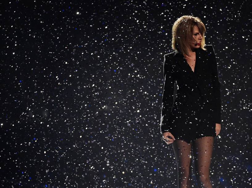 Taylor Swift se apresenta durante o Brit Awards 2015 na O2 Arena em Londres - 25/02/2015