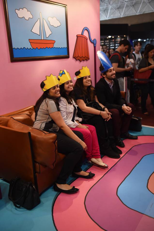 Visitantes se divertem em estande dos Simpsons durante a Comic Con Experience 2014 em São Paulo