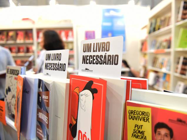 Milhares de quadrinhos são postos a venda durante a Comic Con Experience 2014, em São Paulo