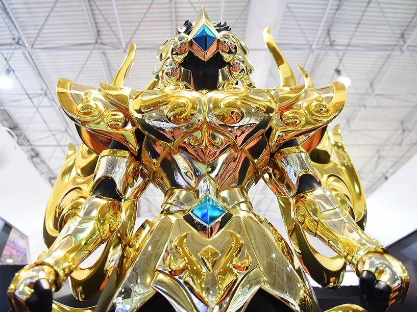 Réplica de personagem de "Os cavaleiros do Zodíaco" é exposta durante a Comic Con Experience 2014, em São Paulo