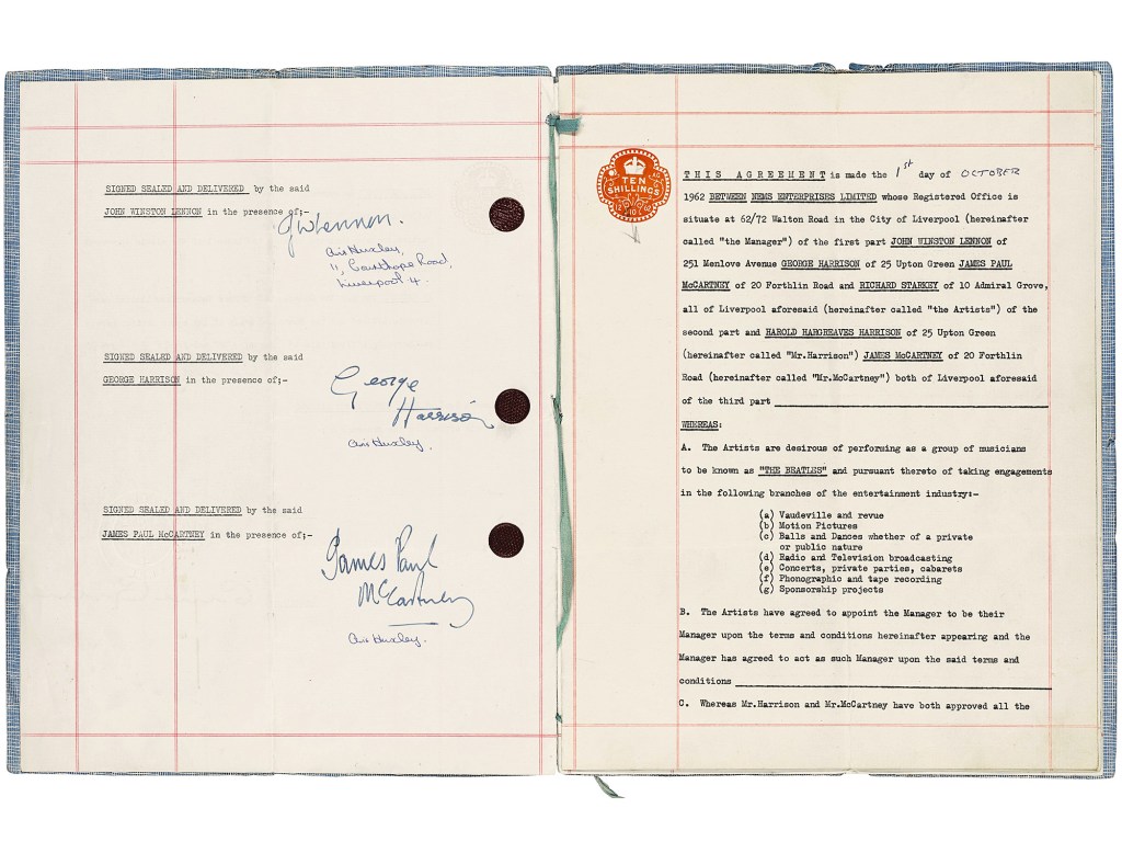 Imagem divulgada pela casa de leilões Sotheby de Londres, mostra uma cópia do contrato que lançou a carreira dos Beatles em outubro de 1962