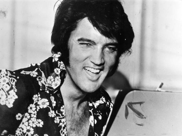 Elvis Presley em retrato na década de 1970 Elvis Presley em retrato na década de 1970