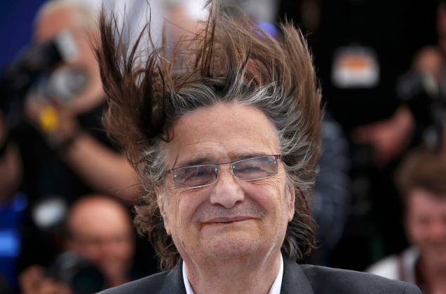 Ator Jean Pierre Leau, que compõe o elenco do filme "La Mort de Louis XIV", posa para fotógrafos no tapete vermelho do Festival de Cannes, na França - 19/05/2016