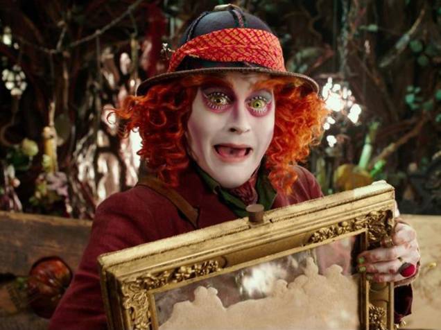 Chapeleiro (Johnny Depp), em cena do filme Alice Através do Espelho