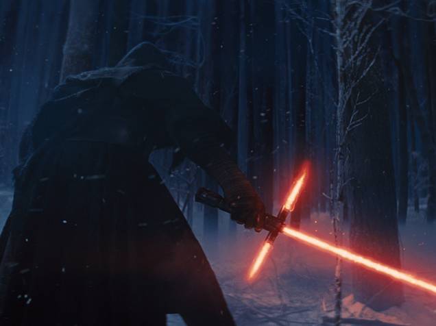 No trailer oficial do filme Star Wars: Episódio VII surge novo sabre de luz com três pontas