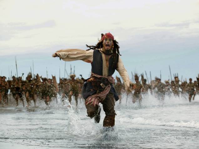 O capitão Jack Sparrow (Johnny Depp) em cena do filme Piratas do Caribe 2 - O Baú da Morte (2006)