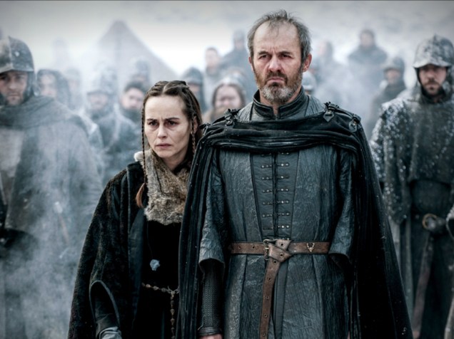 Selyse (Tara Fitzgerald) e Stannis Baratheon (Stephen Dillane) na 5ª temporada de Game of Thrones Selyse (Tara Fitzgerald) e Stannis Baratheon (Stephen Dillane) na 5ª temporada de Game of Thrones