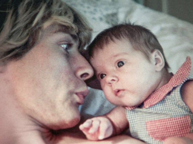 Kurt Cobain com a filha Frances Bean Cobain