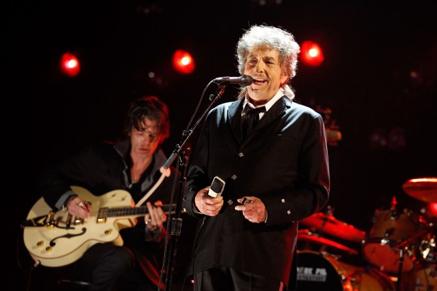Bob Dylan durante apresentação no 17º Prêmio Anual da Associação de Críticos de Cinema de Los Angeles em 2012