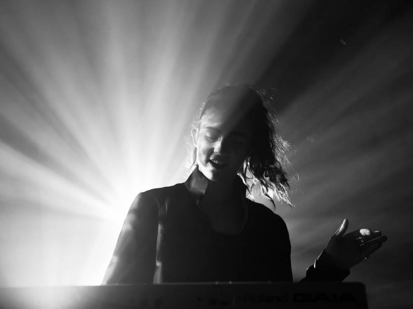 A cantora Claire Boucher, mais conhecida como Grimes se apresenta durante o Oxford Arts Factory em Sydney, na Austrália em 2012